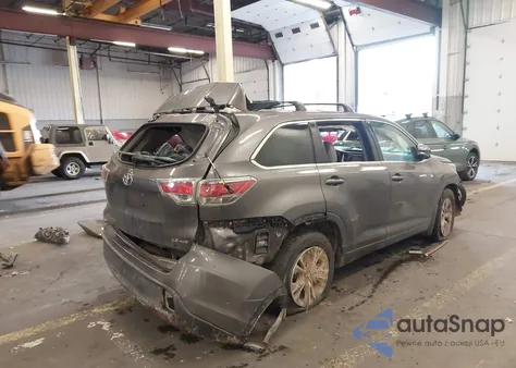 2015 Toyota Highlander Le Plus V6 z USA, uszkodzony, nr VIN 5TDBKRFHXFS214004